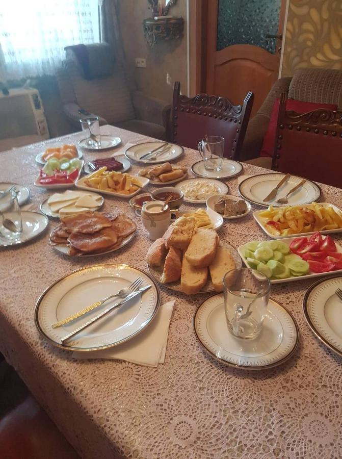 Hostel Saba Кутаиси Екстериор снимка