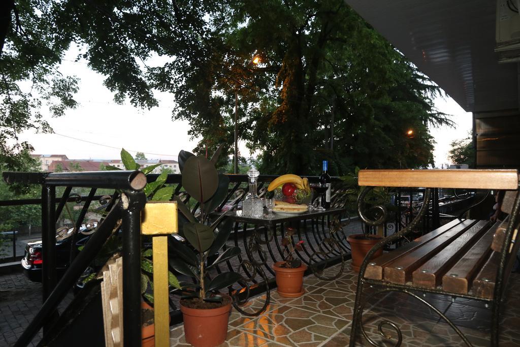 Hostel Saba Кутаиси Екстериор снимка